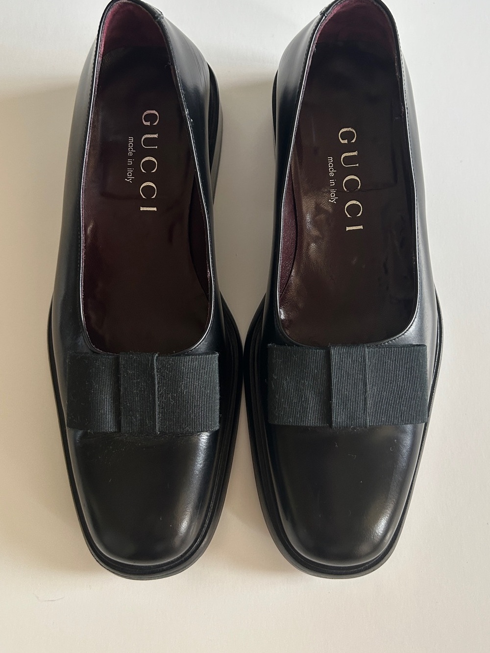 GUCCI Black Leather Dress Shoe Loafer with Flat Bow Accent